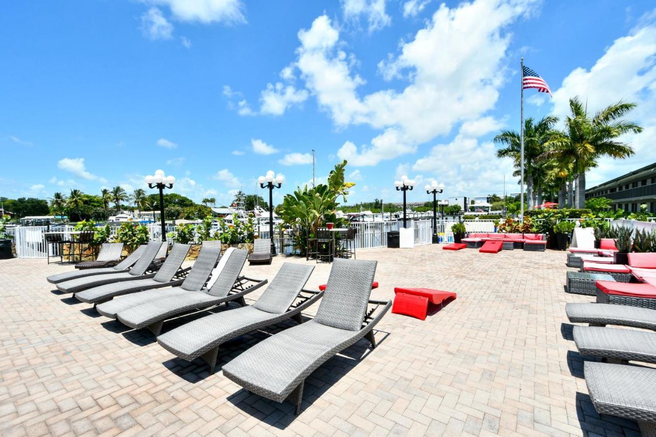 Remodeled, Huge Pool, Tiki Bar & Grill, Quiet Room Sarasota Exterior photo